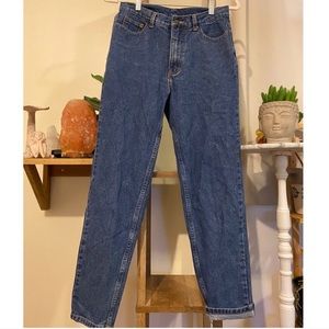 FLATTERING MOM JEANS